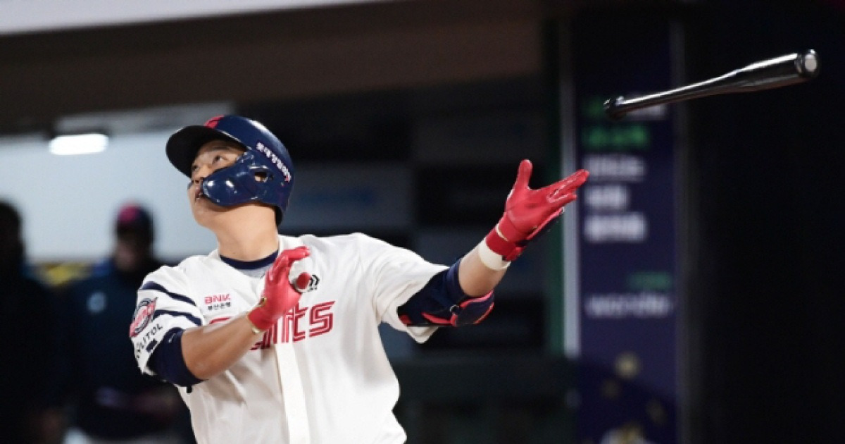 "(한)동희는 내 마음에 확고하게 없다" 하룻만에 싹 바뀐 톤, 김태형 감독의 주전론,1,2군 다 터졌