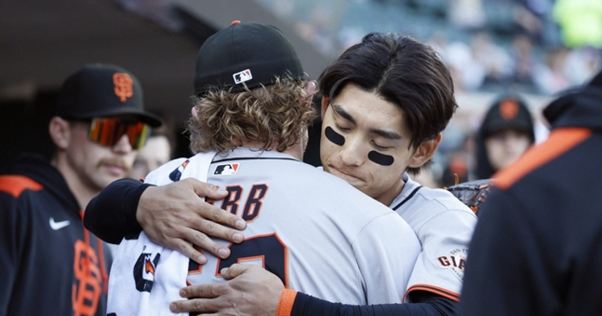'이정후에 욕설 의혹' 포수에 보복구 던진 SF 에이스 "LEE 사건, 못봤어" 해명에도 로버츠 "고의였