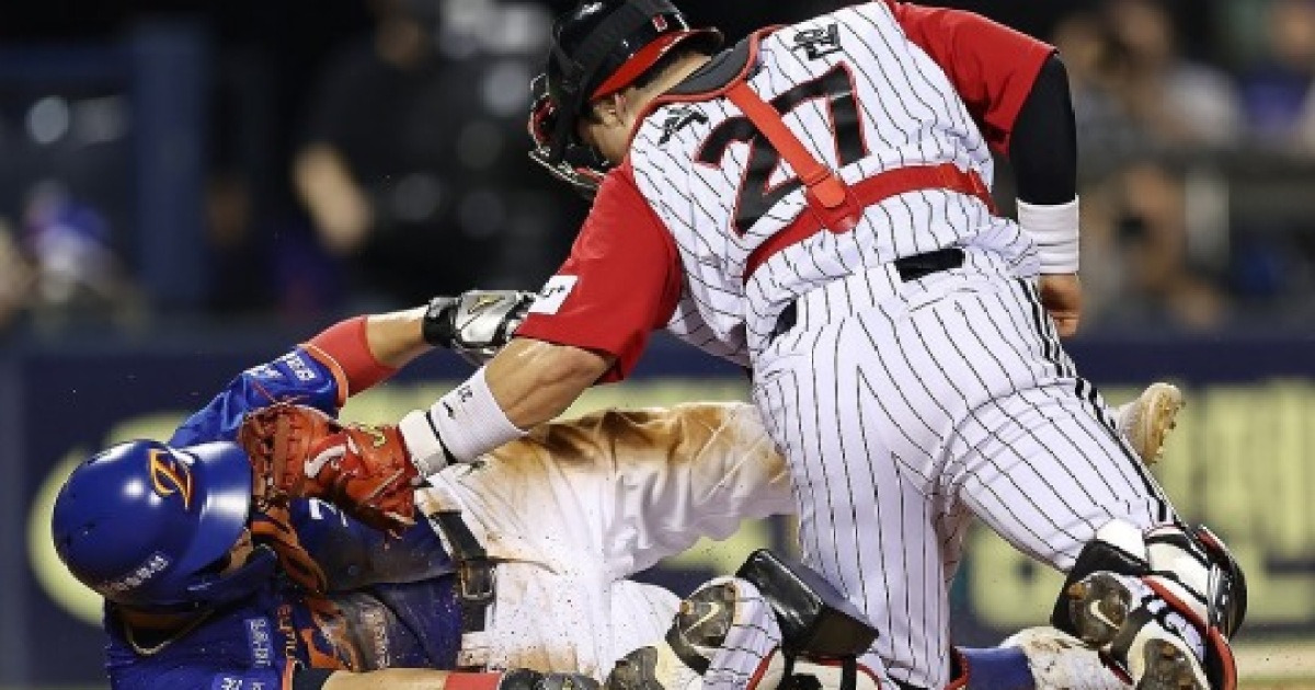 '소극적 수비의 대가'  LG 박동원. 글러브만 내밀고 가만히…손아섭 태그 피해 결정적 득점