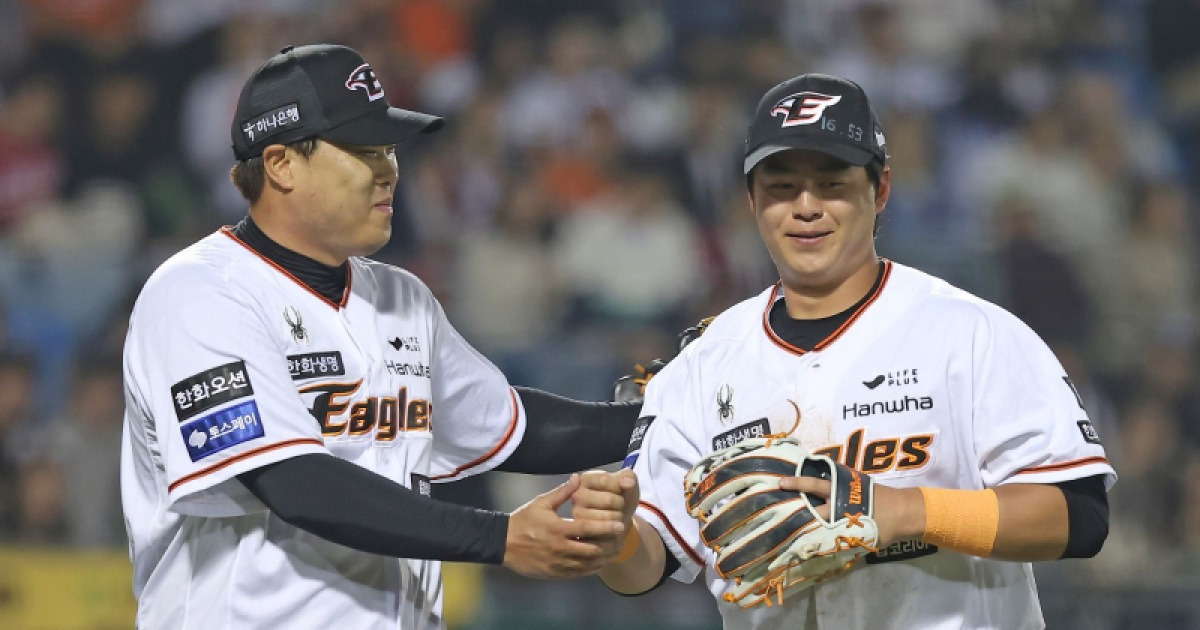 200억 건너 뛰고 300억 시대 연 노시환...한화, 보폭이 다른 프랜차이즈 스타 대우 [IS 포커스]