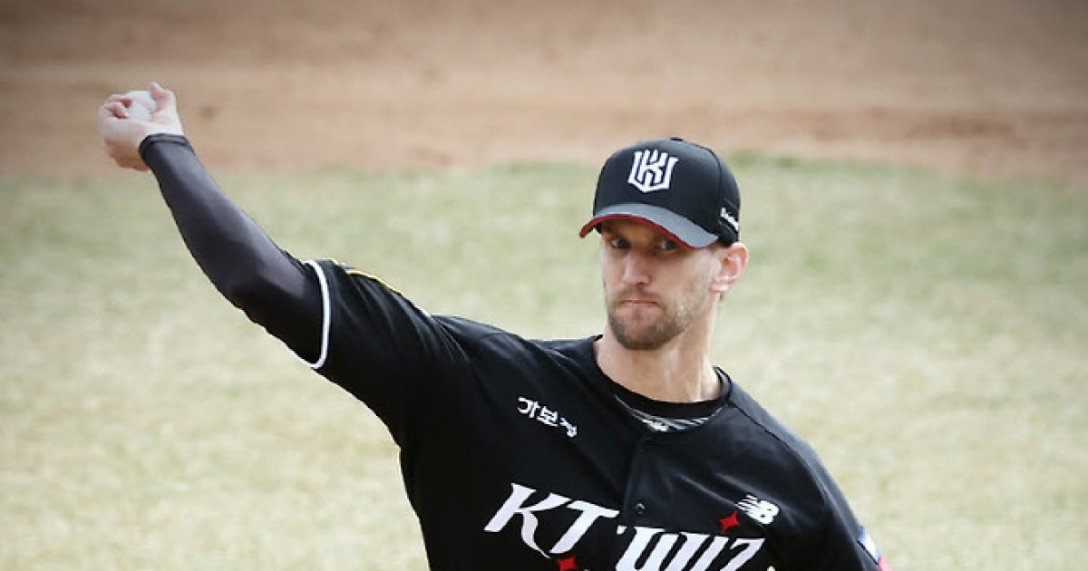 '보쉴리 무실점-안현민 맹타' KT, 한화 꺾고 개막 3연승 질주