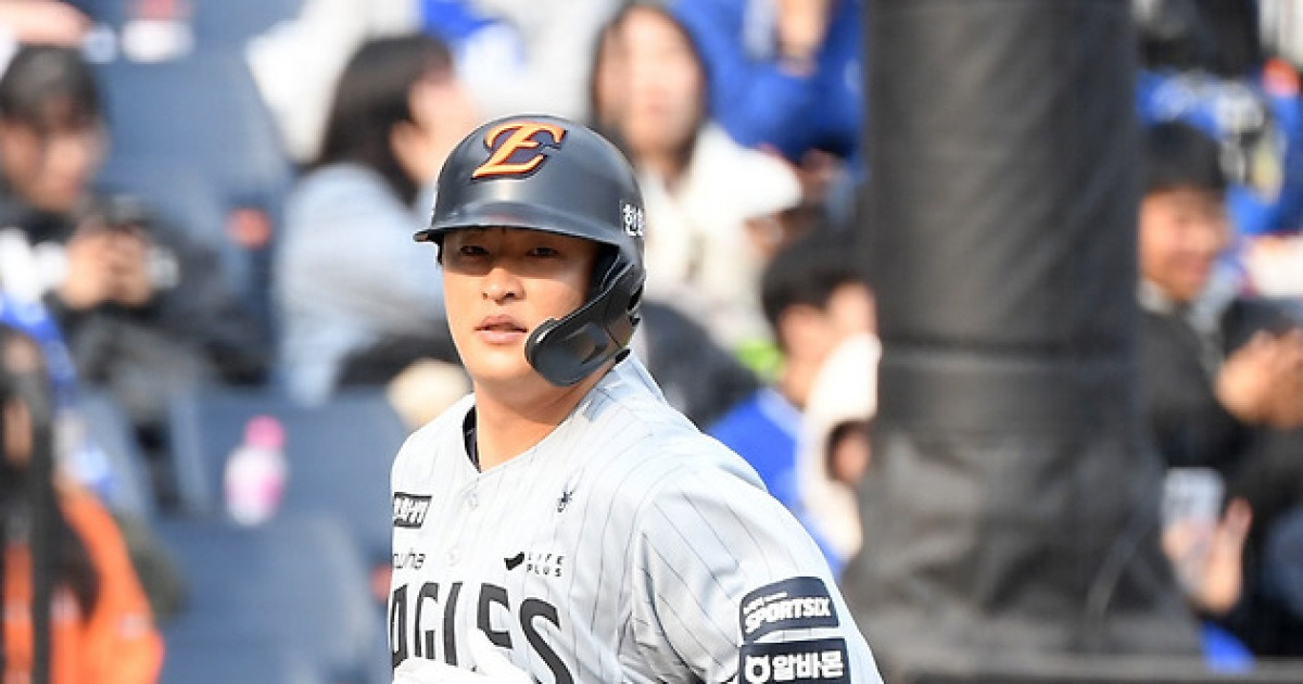 19세 신인에 '내자리' 뺏긴 굴욕에 와신상담 → 화려한 컴백 …'4할' 불방망이 → 3루 빨랫줄 송구