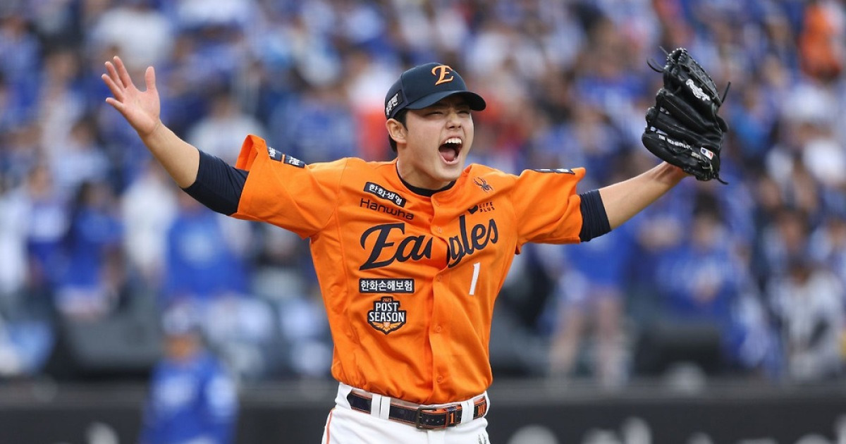 한화 KS 올려놓은 문동주의 마지막 바람 “아직 한 경기 남았습니다”