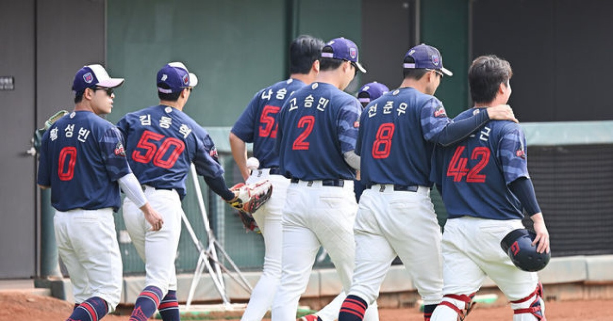 ‘키다리 아저씨’ 그룹 회장님에 찬물, ‘불법 도박 파문’ 롯데, 4인방 일벌백계 내릴까…KBO 