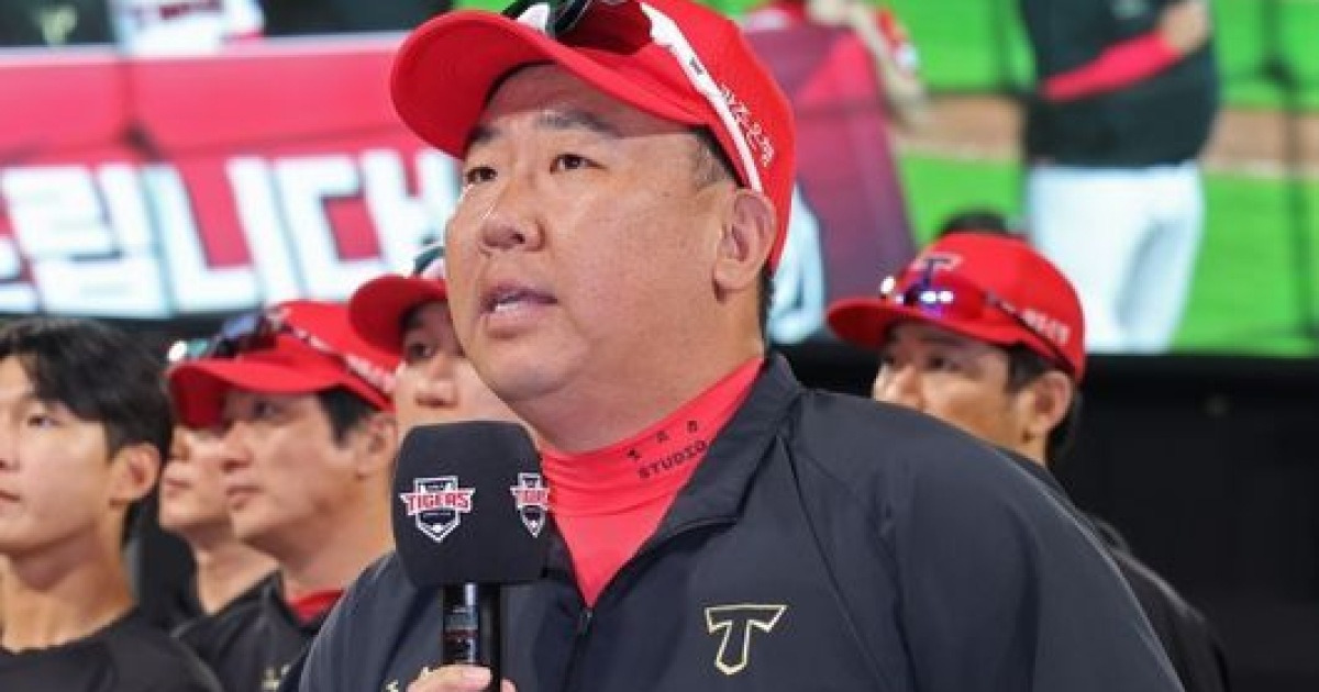 "우승→8위 새드엔딩'  마이크 잡은 이범호 감독의 결기 "내년엔 광주에서 반드시 가을야구하겠