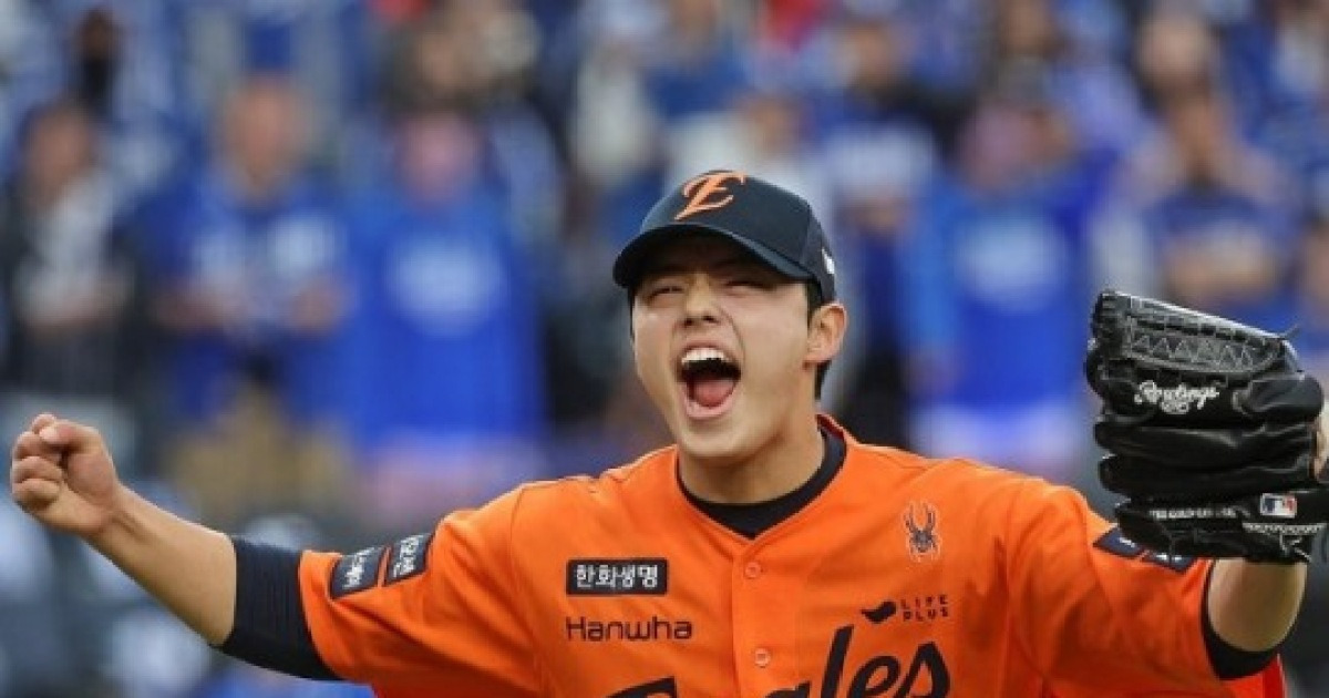 '문동주가 사사키?' 김경문 감독, 문동주를 사사키처럼 마무리로 기용하나...김서현은 경험 부족+