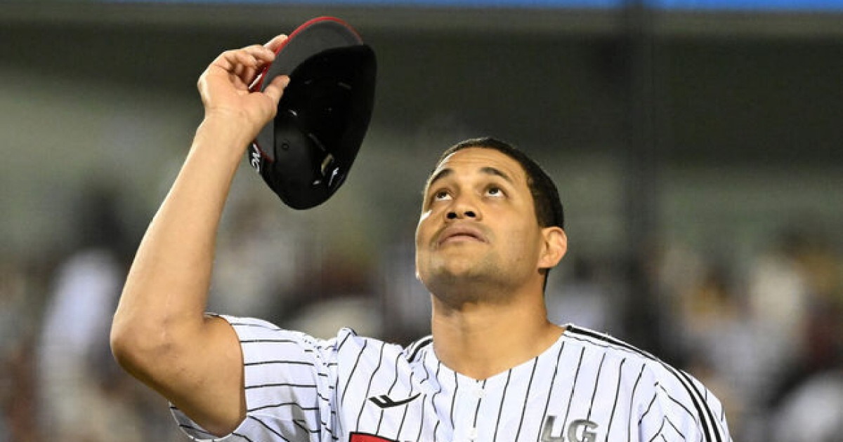 'LG 초비상' 13승 외인 팔꿈치 부상, 대체 선수 찾는다...염갈량 "최소 한 달, 여러가지 준비 하고 