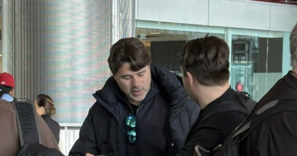 "감독님, 제발 토트넘 구해주세요" 구경 온 포체티노 바짓가랑이 잡을 기세, "비행기에서도 간절