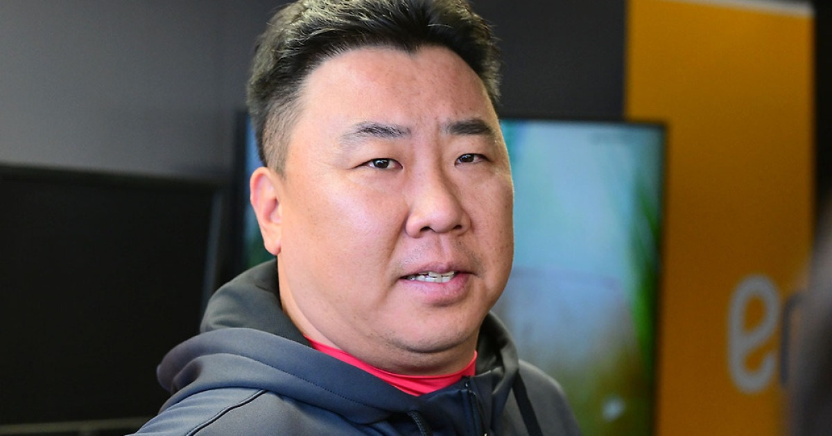 KIA PS 진출 좌절, 고개 숙인 이범호 감독 "팬들께 죄송, 내년엔 달라진 모습 보여야" [광주 현장]