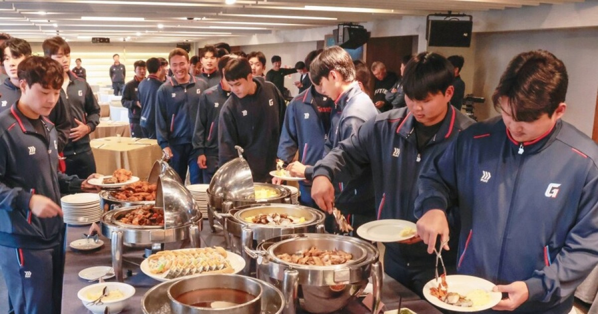 동빈이 형+롯데호텔의 전폭 지원! 선수단 특식 선물 "좋은 성적 내고, 더 열심히 하겠다"
