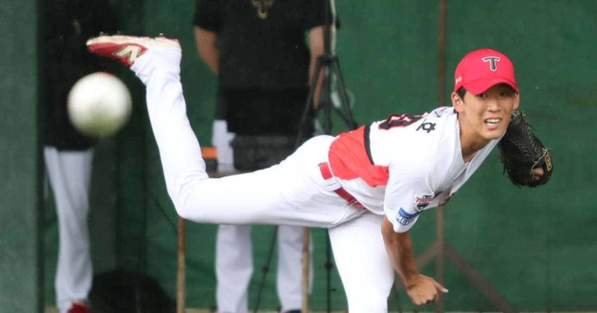 '손아섭 한숨 돌렸다' 한화, FA 이탈 김범수 보상선수로 '불펜자원' 양수호 지명