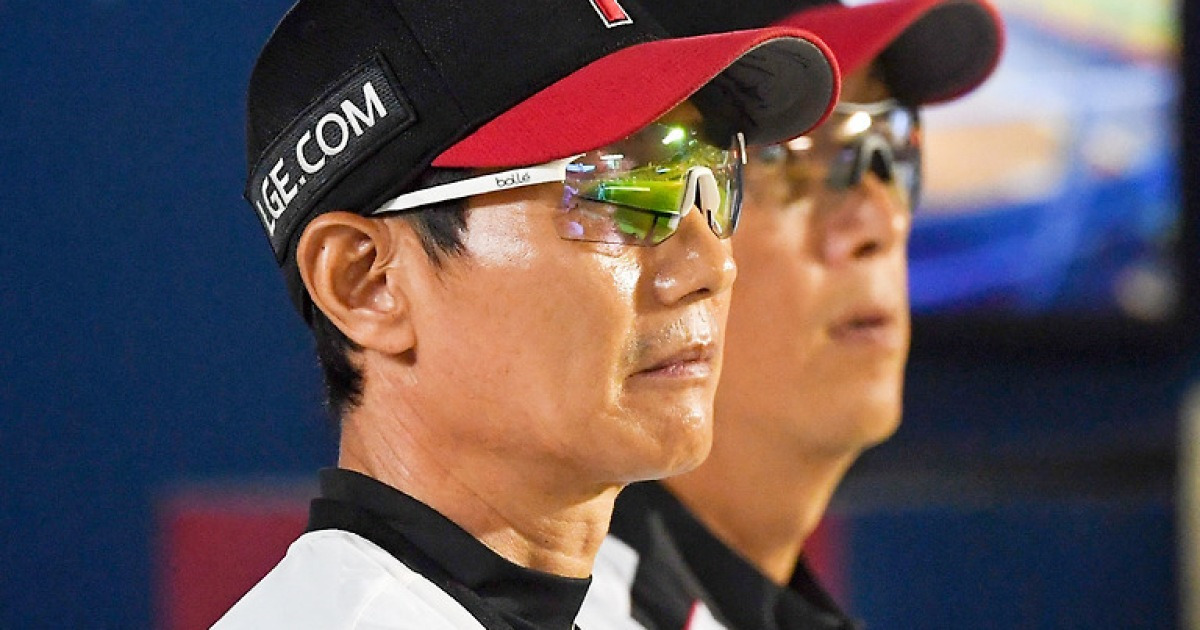 LG 오늘도 우승 실패. 3안타, 2병살타 졸전, 두산에 0대6 패배. 콜어빈-잭로그 총력전 두산은 유종