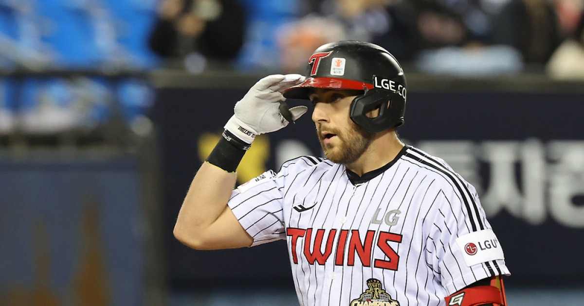 “야오이마이 그 자체”…LG트윈스, 9회에만 4점 뽑고 ‘극적 역전승’