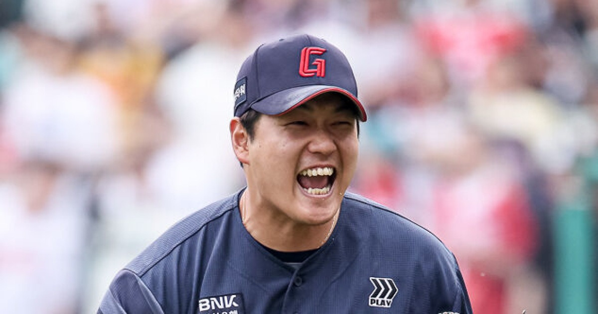 '와 국내 1등' 포수→투수 성공신화, 롯데에서 그려간다…김태형도 웃었다 "1승해서 다행이다, 이