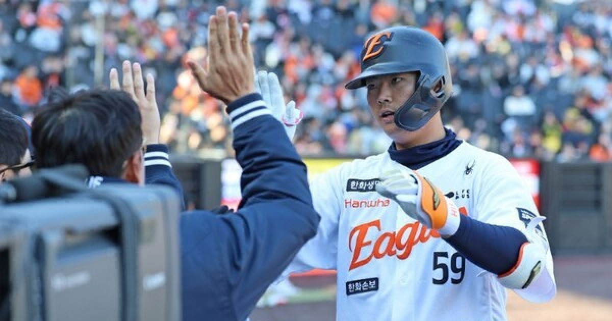 또 넘겼다! '4연타석 홈런' 한화 유망주, 4호 홈런→선두 수성+끝내기 발판…최재훈 후계자 경쟁 