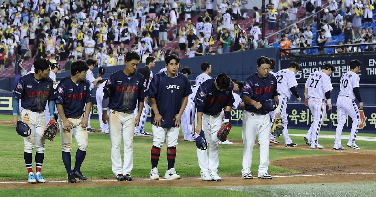 12연패 수렁, 가을야구 장담 못 하는 롯데…김태형 감독의 이력에 오점 남기나