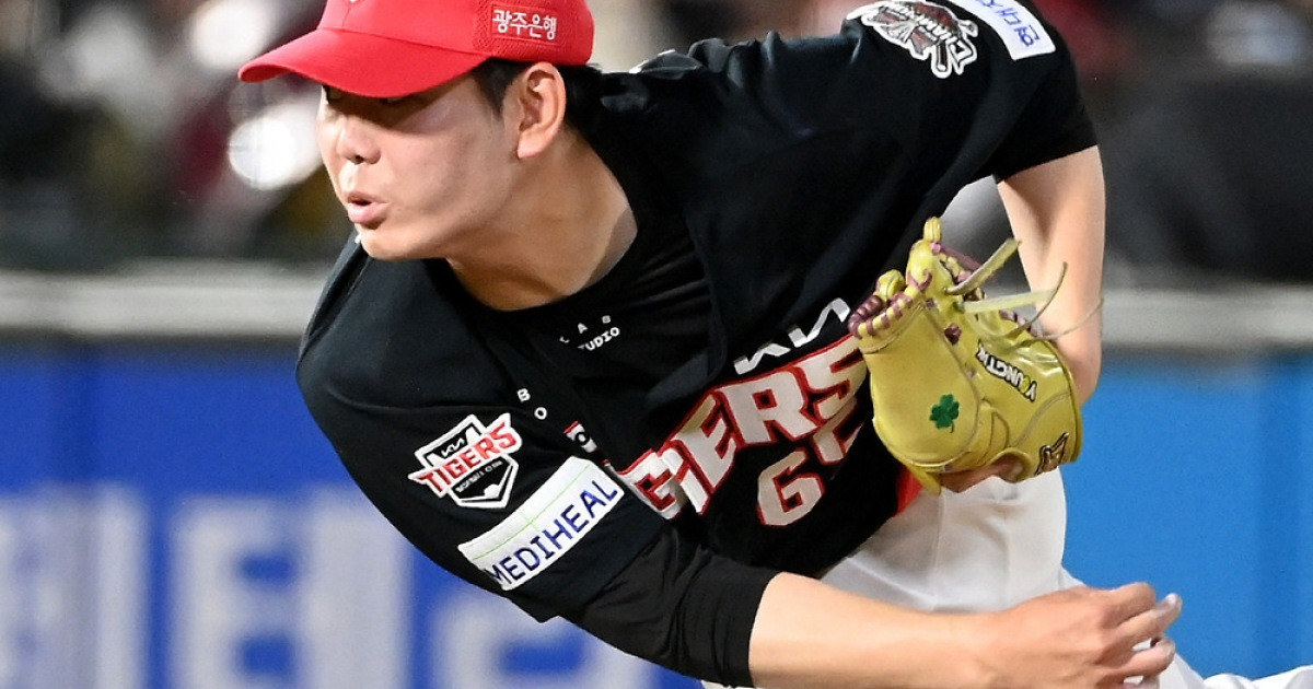 'ERA 1.55→첫 태극마크' 역대급 신인 등장, KIA 유일한 위로였다…"부모님 고기 사드렸습니다"