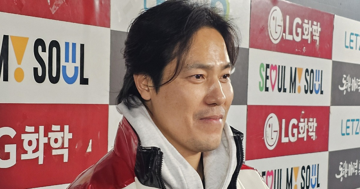 2사 만루 노시환에게 직구? "사인 아닌 내 결정, 1구1구 혼을 실었다" 40세 헌신좌의 만화야구…역