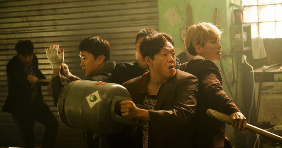 '보스', '어쩔수가없다' 제치고 주말 1위...'얼굴' 100만 돌파 [박스오피스]