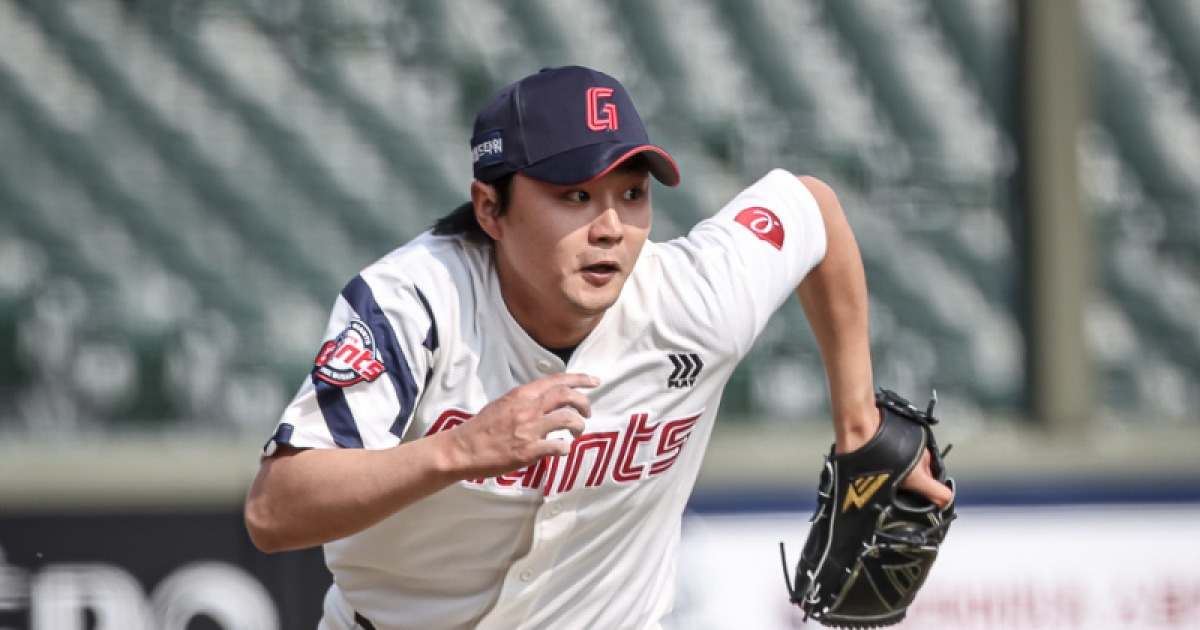 정철원, KIA 신인 선수에게 홈런 허용...윤동희는 첫 타석부터 아치 그려