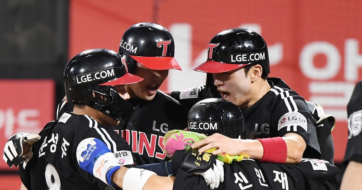 좀비보다 무서운 LG야구 '아무리 때려봐라 우리가 죽나' [수원 현장]