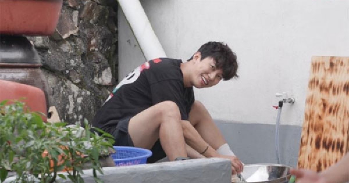 아예 설거지 도맡은 임영웅을 다시 본 까닭('섬총각 영웅')