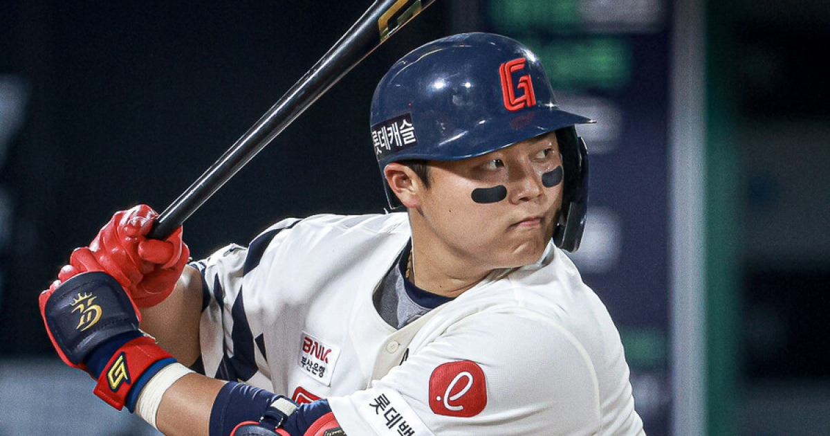 안타 쾅, 쾅, 쾅! 돌아오자마자 불방망이…기지개 켠 한동희, 이제 복귀가 아른거린다