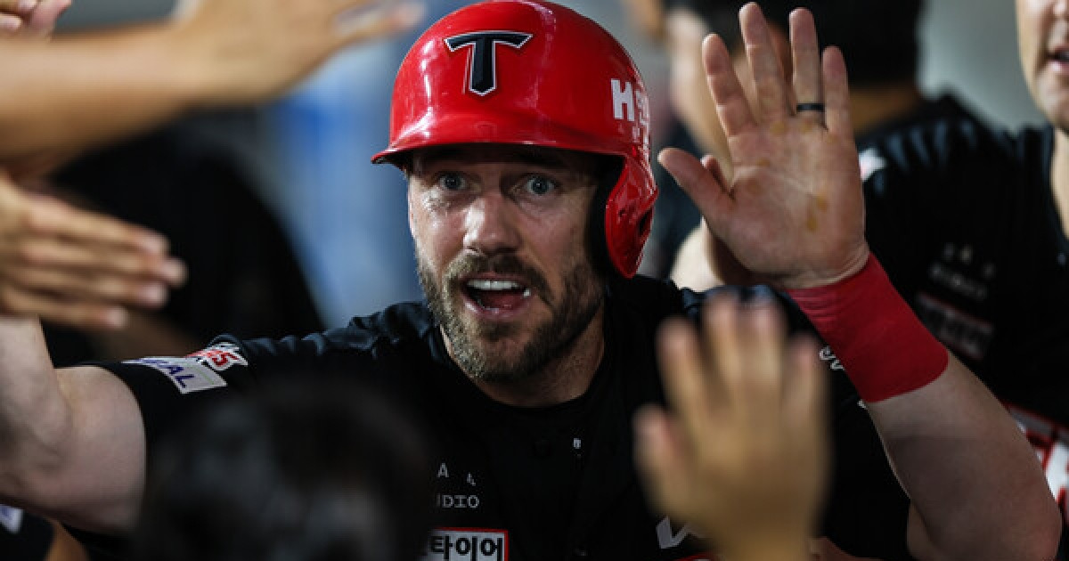 '타구속도 175km' 쾅!...KIA 위즈덤, 9회 두산 김택연 상대 동점 솔로포 작렬 [스춘 현장]