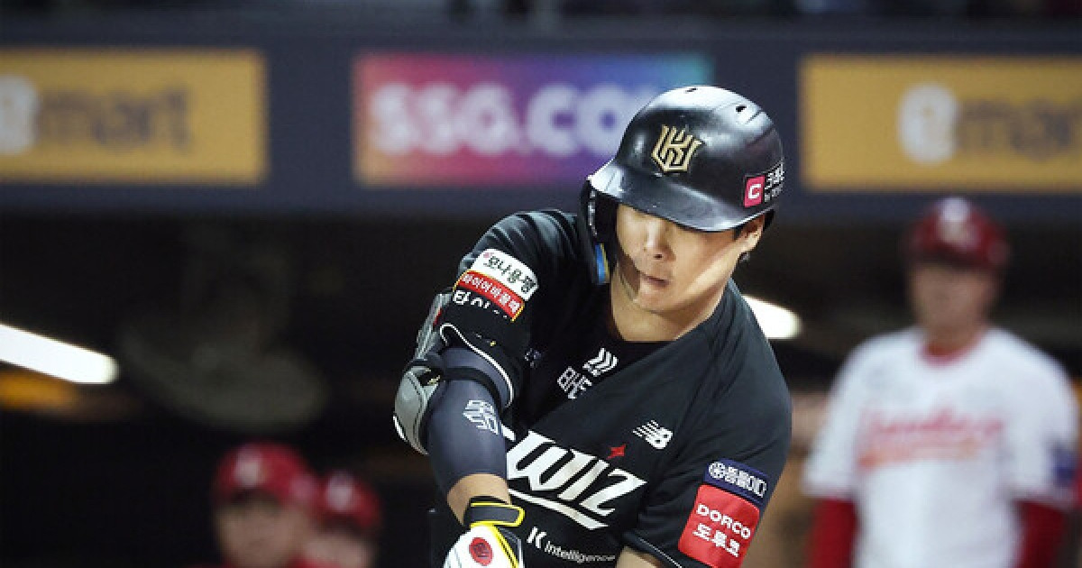 FA 강백호 가치는 100억? 원소속팀 KT 잔류 의지가 관건인데...겉으로는 "잡겠다"지만 속내는 복잡 [