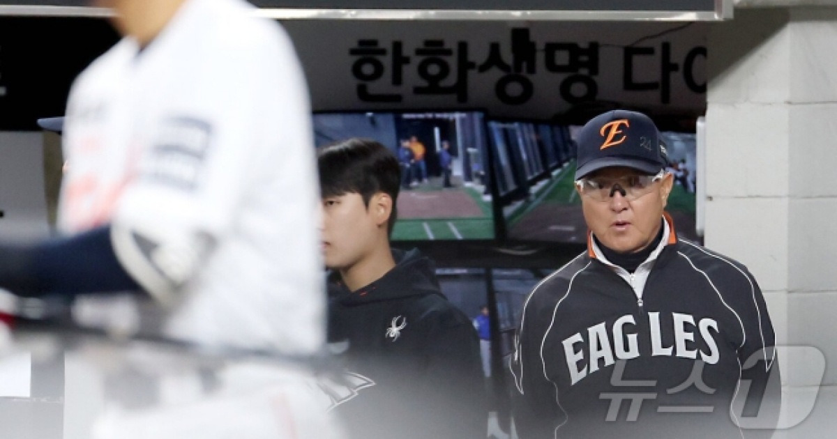 '감독이 먼저 포기했나' 한화는 '왜' 비디오판독 안했을까, '필승조 투입→9회 강백호 교체→판독