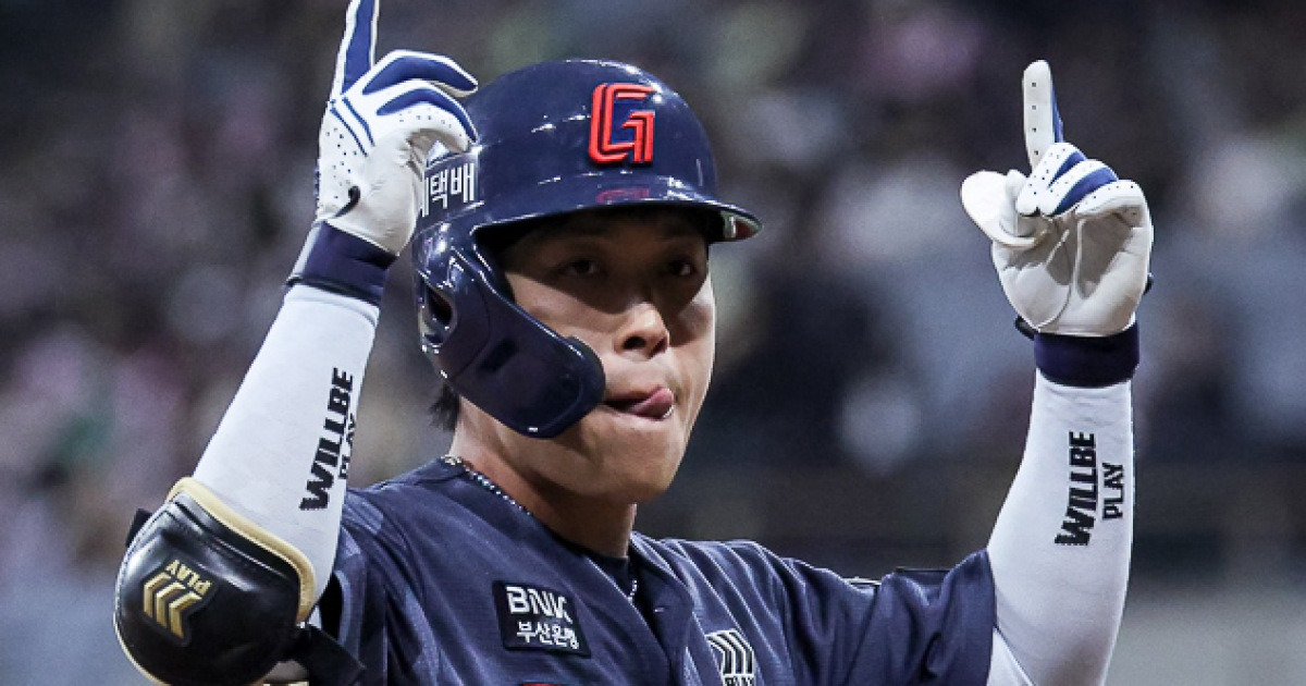 '타율 0.355' 폭주! 결국 롯데 중견수는 마황…황성빈의 바람 "감독님, 나로 인해 많이 웃었으면"