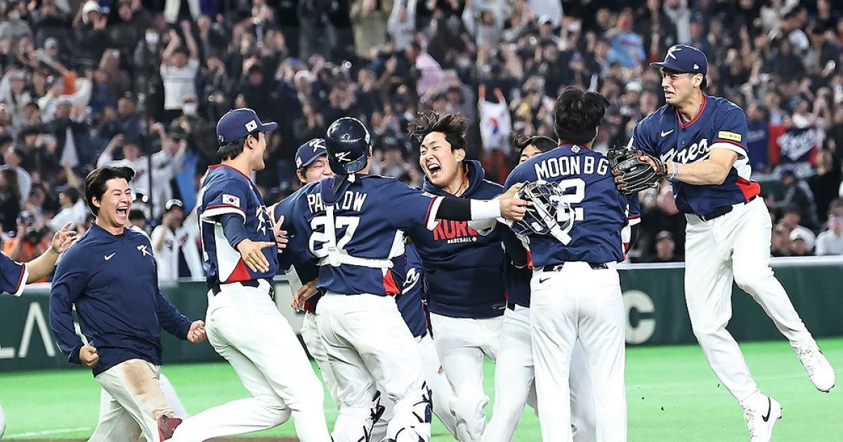 한국 야구, 17년 만에 WBC 8강 결선 라운드 진출…'도쿄의 기적'