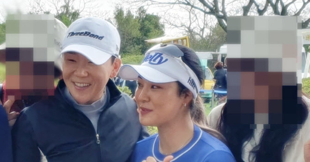 존경하는 선배에 쭈뼛쭈뼛 다가간 윤이나…신지애 흔쾌히 “같이 찍자”