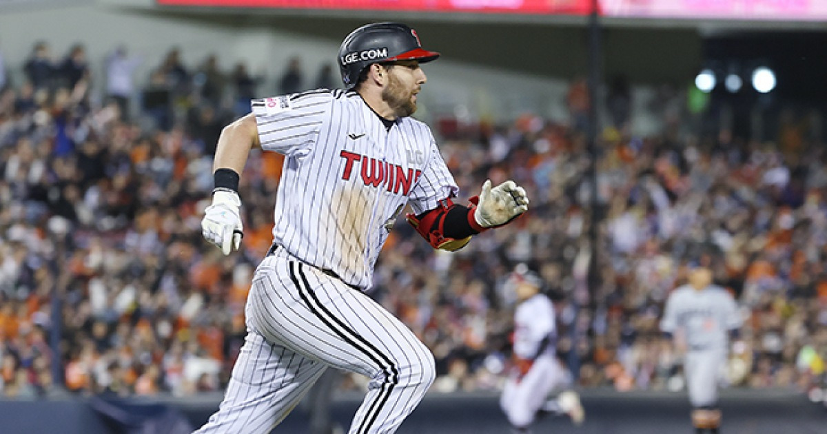 '오스틴 동점 적시타 포함 4안타 원맨쇼' LG, 9회에 4점 내며 두산에 극적 역전승