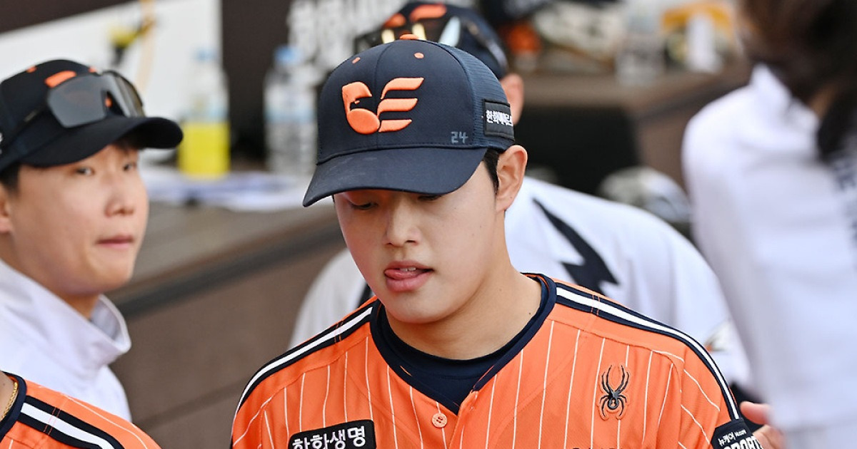 "문동주 많이 울더라, 마음 아팠다"…'수술 필요 소견' 끝내 시즌 OUT, 달감독도 아쉽다 [광주 현장