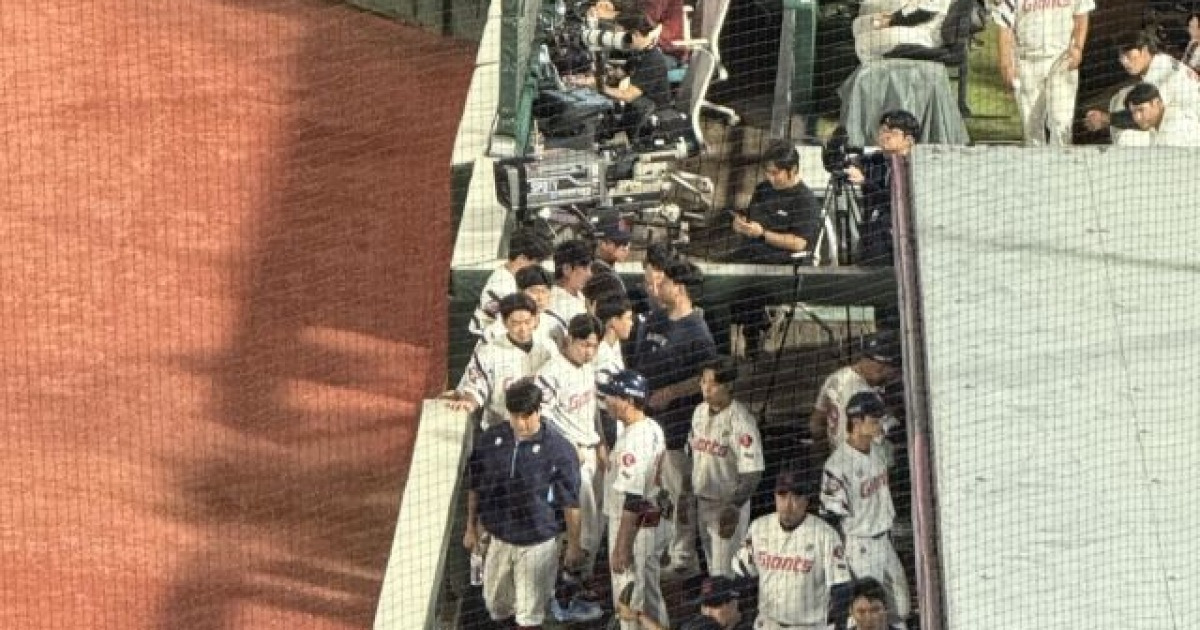 더그아웃 집합도 무용지물 '실책 퍼레이드'…'프로' 경기력이 아니었다, 의미가 없어지고 있는 