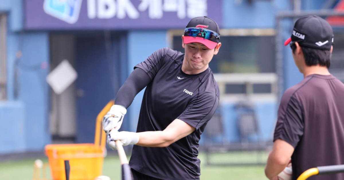 LG 출루왕 복귀 초읽기, 염경엽 감독은 1~9번 타순 구상 끝냈다 [IS 포커스]