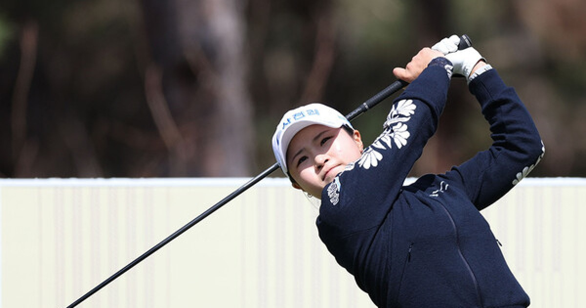 '홀인원 행운' 고지원, 사흘 연속 단독1위…와이어투와이어 우승 조준 [KLPGA 더시에나오픈]