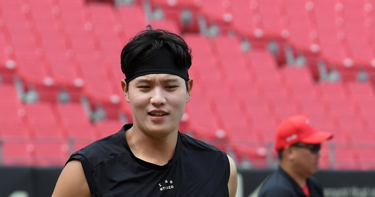 '와 215.9배 미쳤다' KIA 2군 선수의 기적, 유니폼 판매량 폭등…33홈런 외국인까지 밀어낼까