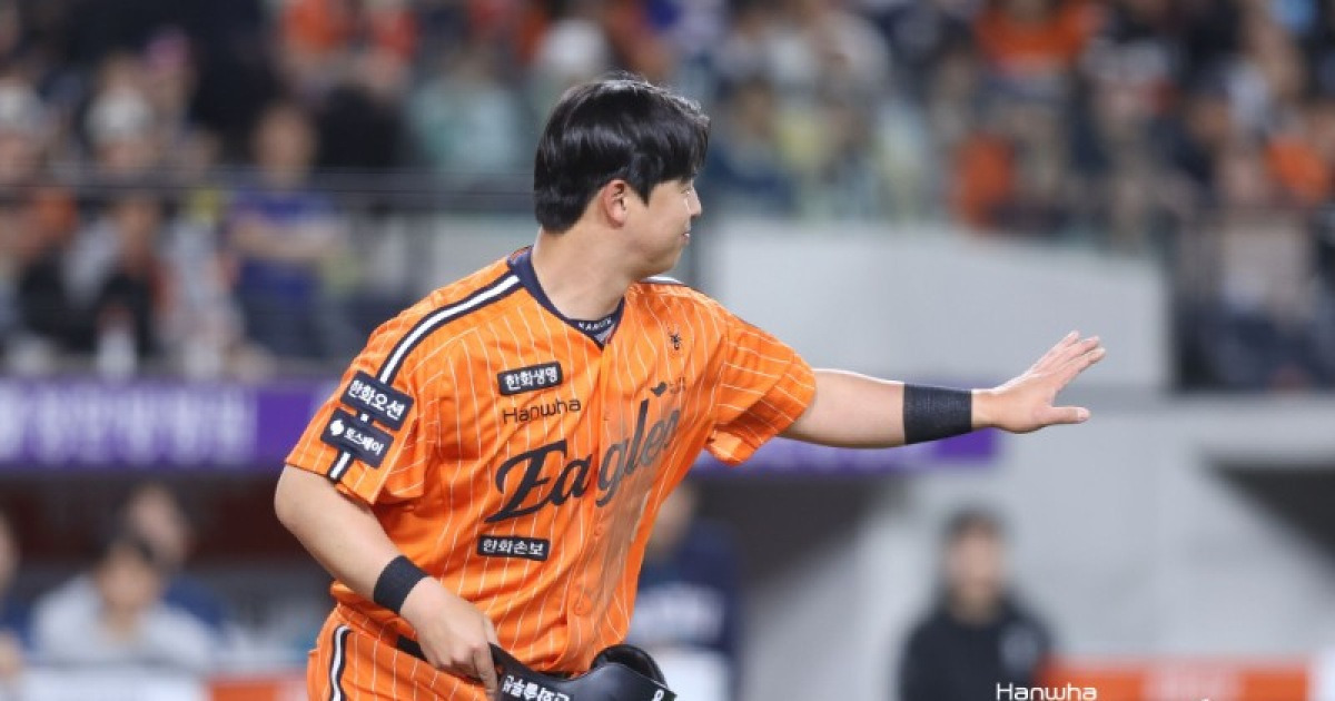 '헤드샷' 노시환 선발 강행…한화 김경문 "많이 놀랐다"