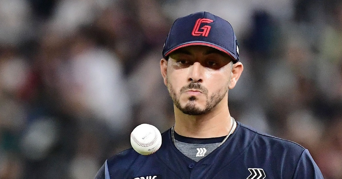 '과연 누구의 잘못인가?' 10승 투수 버리고 데려온 벨라스케즈 4패 추락. 롯데 팬들 인내심도 바닥