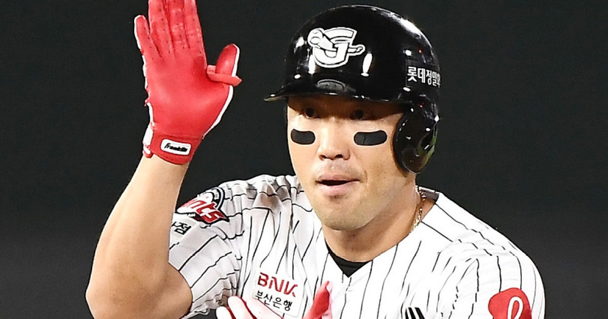 전준우는 배트를 던졌고! 'KIA 6연패 멘붕' 빠뜨린 8회말 결승타…롯데 5연승, 네일과 '천적' 관계 