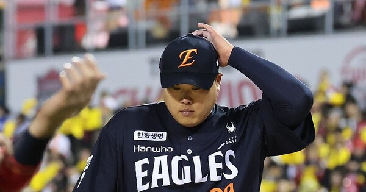 이렇게 한 시대가 끝나나… 가을야구에서 한계를 보인 '38세 류현진'