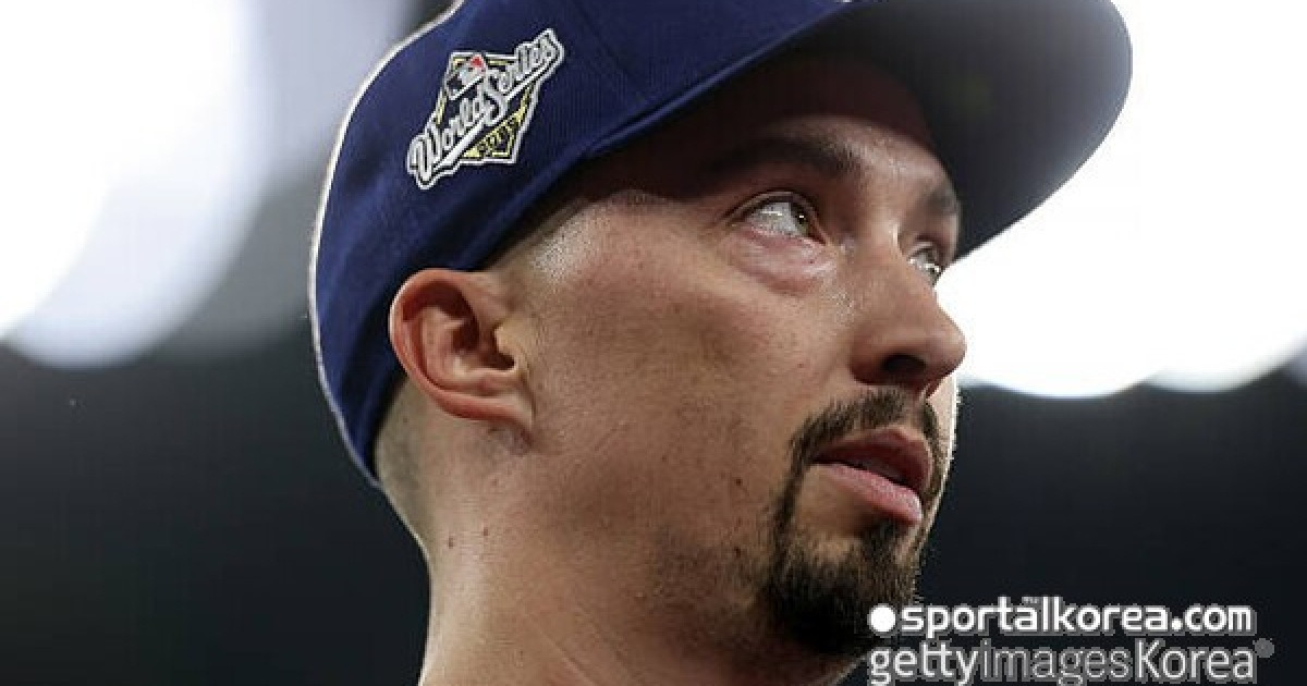 '엄청난 충격' 다저스 대재앙 발발, 토론토 리드오프 홈런 이어 백투백 HOME RUN까지...로버츠도 헛