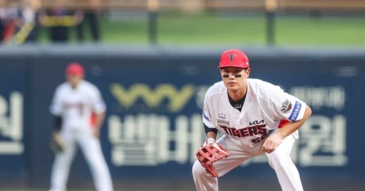 “위즈덤보다 1루에서 공 잘 잡는다” 꽃범호 마음 속 KIA 2026 주전 1루수 오선우? 포스트 최희섭 