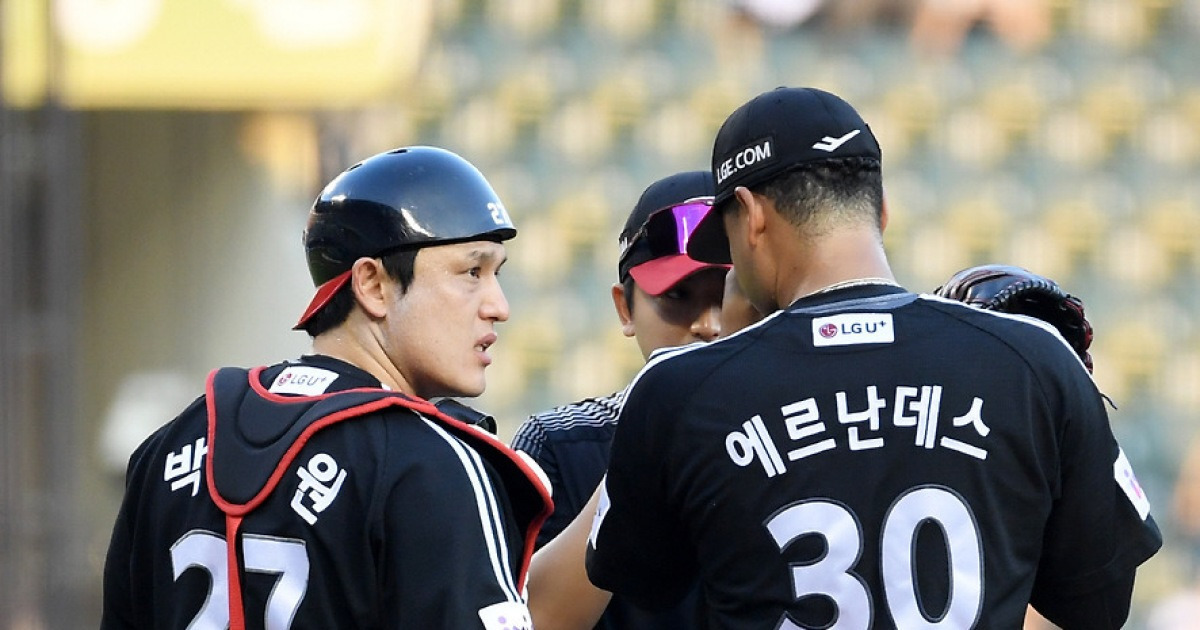 이 더위에 볼볼볼.. LG 에르난데스, 32구-27구-24구 → 3이닝 4볼넷 3실점. 조기 강판