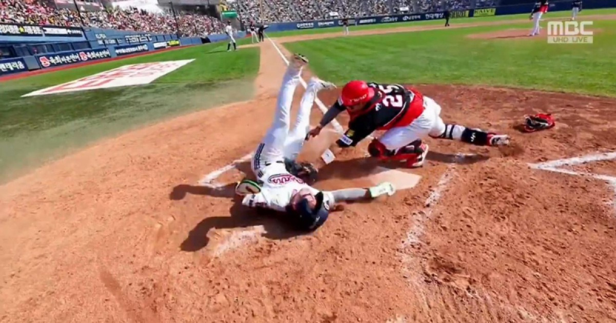 '김도영 홈 송구' 비디오 판독 뒤 바뀐 세이프…'친정 KIA'에 비수 꽂은 박찬호 [IS 피플]