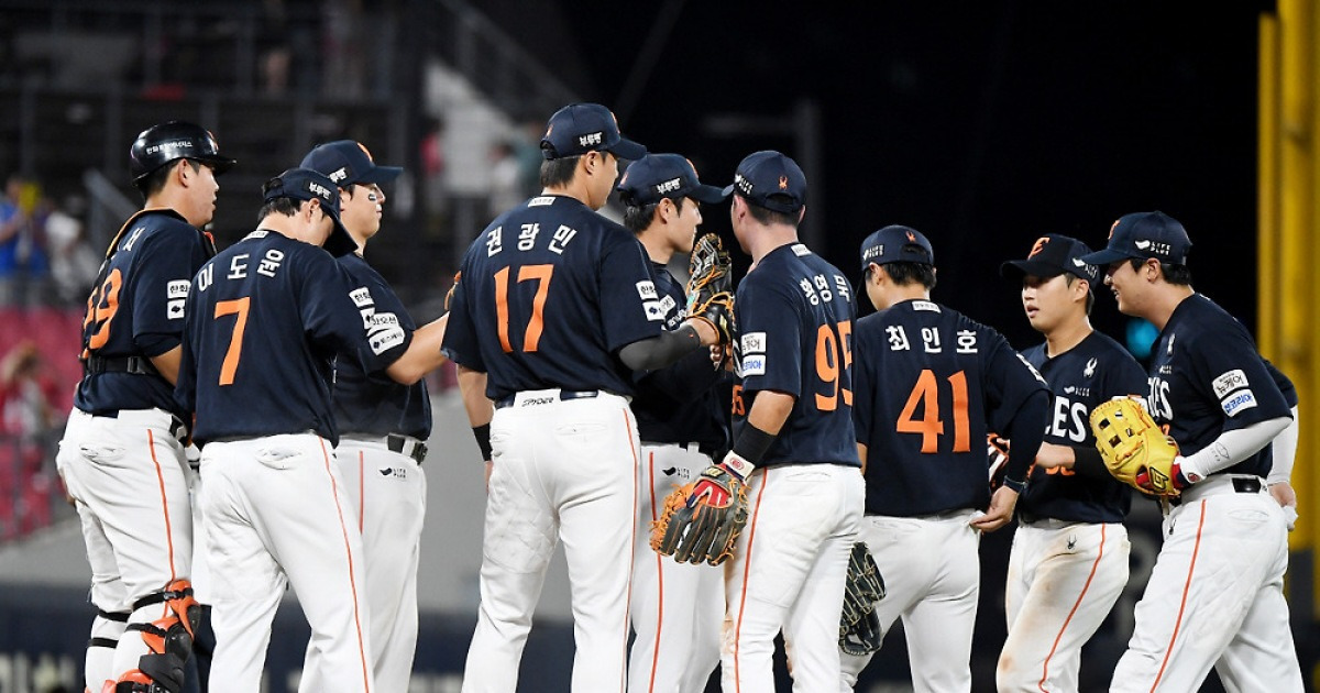 '속타는 LG' 한화에게 또 이런 일이…'1위 분수령' 죽음의 8연전? '에이스'가 계속 사라진다
