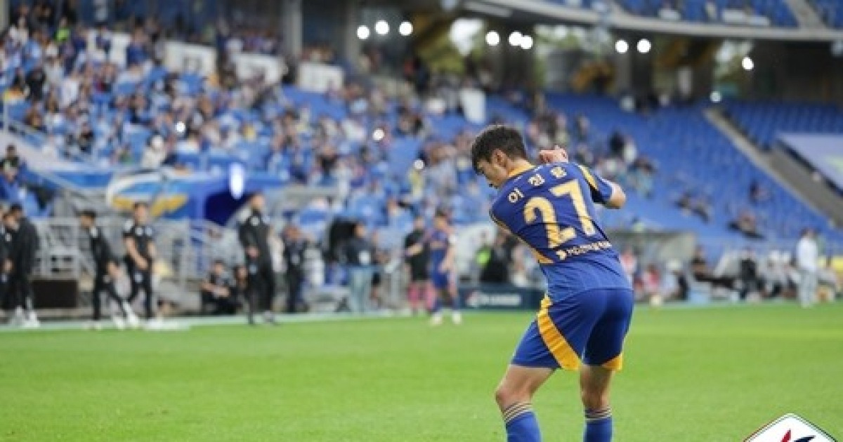 '골프 세리머니' 이청용, 울산과 결별 "이성적으로 행동 못했다"