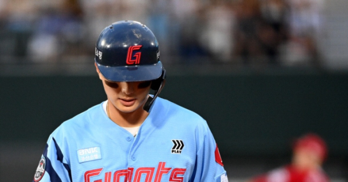 "1군에서 쓸수가 없어" 김태형 감독 인내심 폭발…'윤동희 → 정철원' 1군 4명 동시 말소의 전말 [